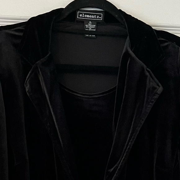 Women’s Black Velour/velvet Top with satin bow in front. Size XL - Picture 4 of 5